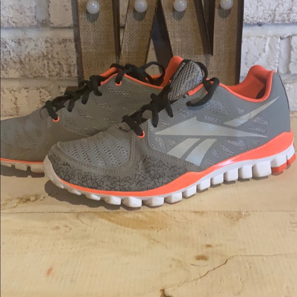 Reebok real flex transition size 6 wmns